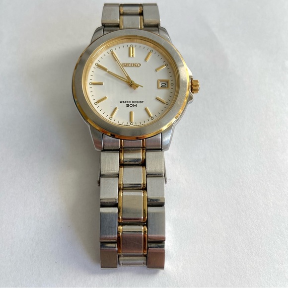 Seiko Men's Watch V742-8119 Two Tone Gold Silver Day Date Quartz Classic Career - Picture 3 of 9
